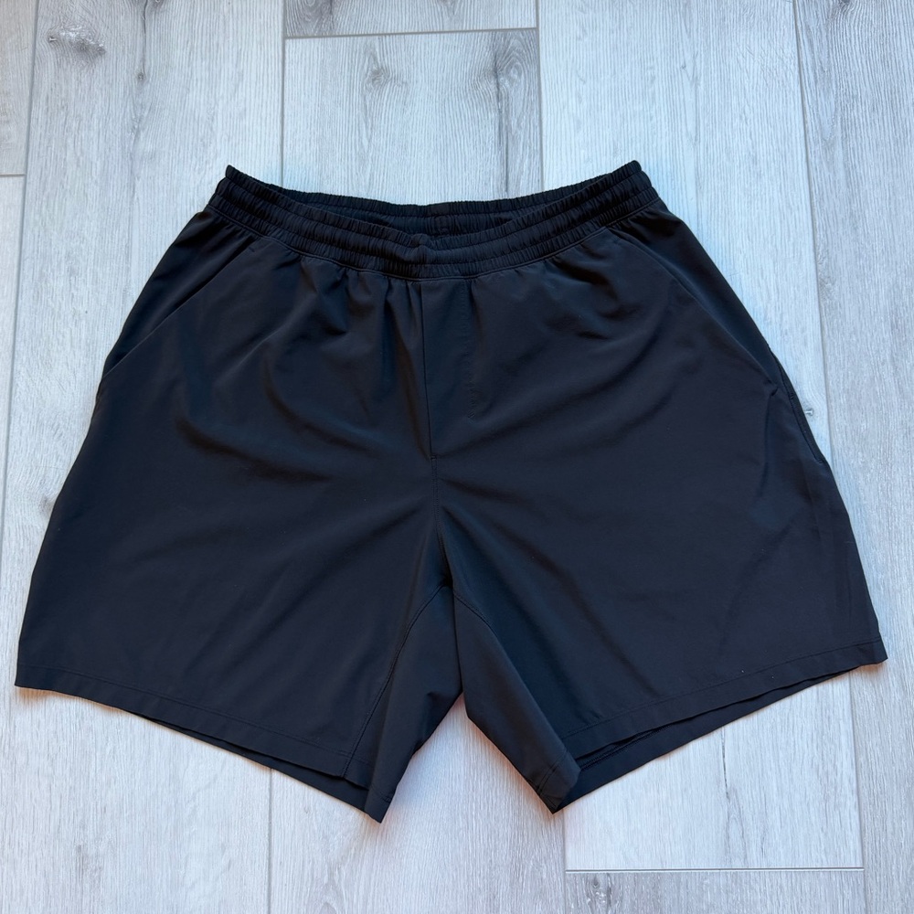 Lululemon Pace Breaker Linerless Short 7” 
Size XL Hawaii Whale Tail
